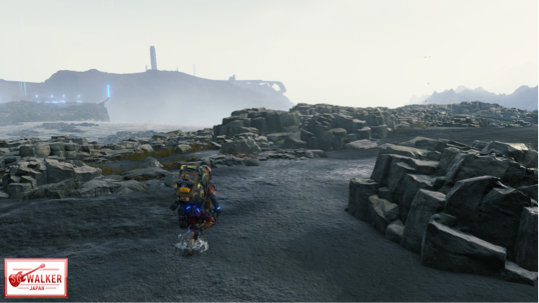 岩肌が露出している自然の通路。道は西へと続く道のりなのだろうか。